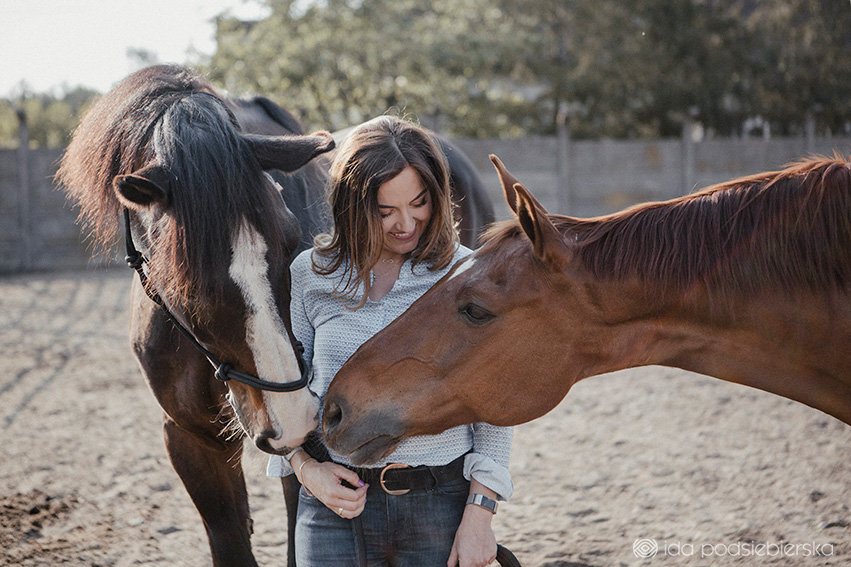 konie i dziewczyna